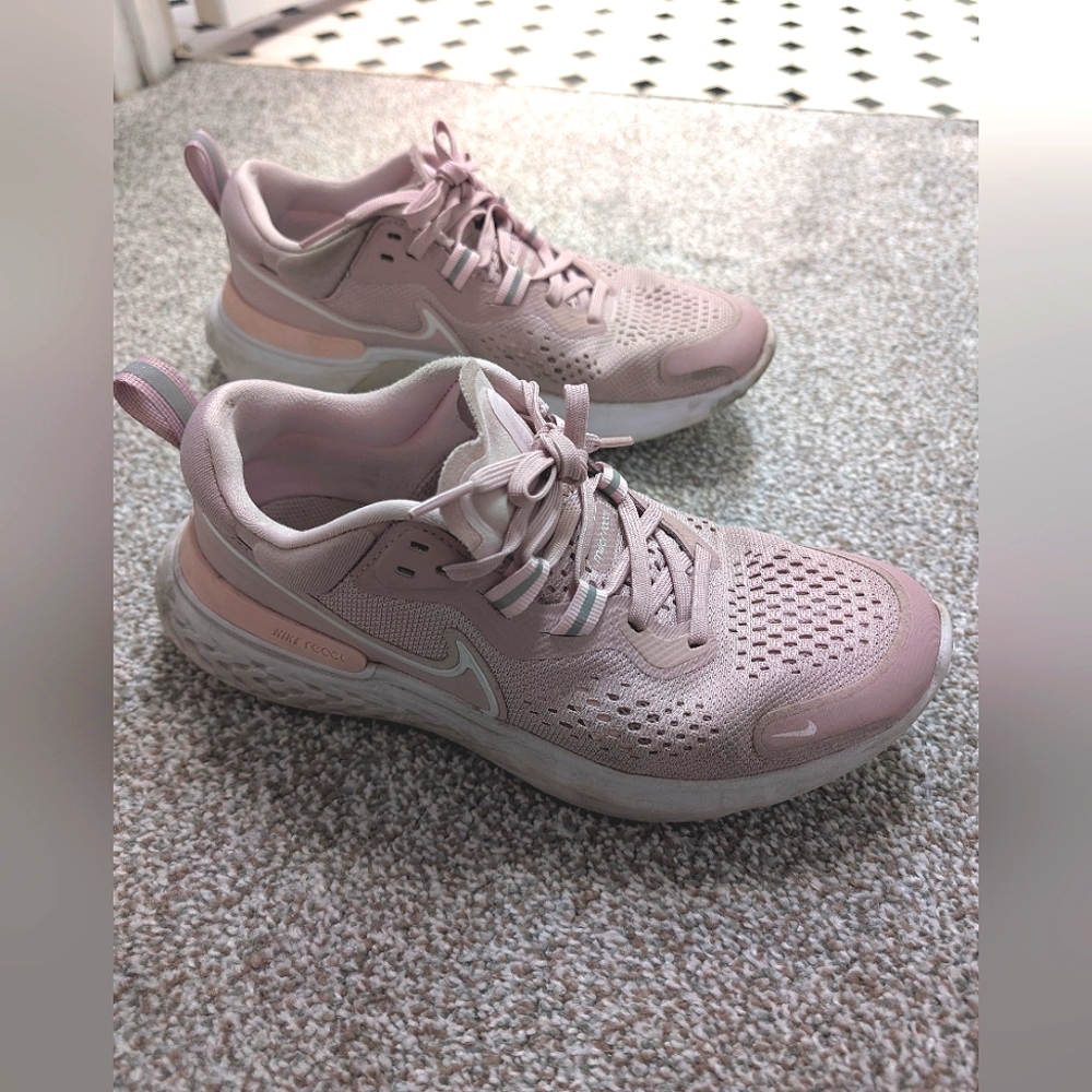 Nike Women's React Miler 2 Pink Sneakers Size 7